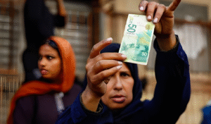 গাজায় ব্যাংক খুলেছে, কিন্তু নেই নগদ অর্থ