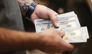 ডলারের অবমূল্যায়ন থেকে রক্ষা পেতে সবচেয়ে ভাল উপায় কিছু না করা