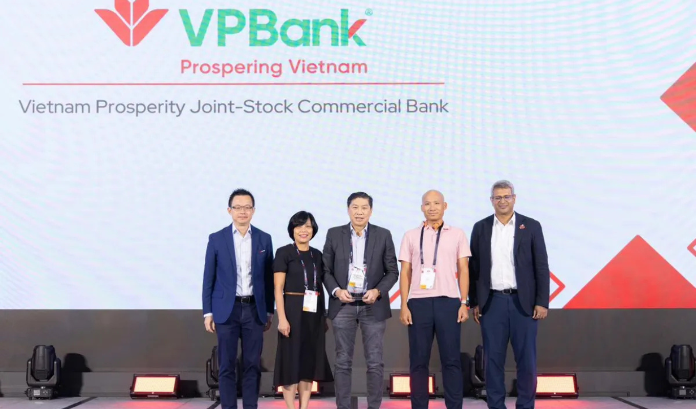 রেড হ্যাট এপ্যাক ২০২৫-এ VPBank-এর আনলকিং দ্য ফিউচার প্রযুক্তি সম্মানিত