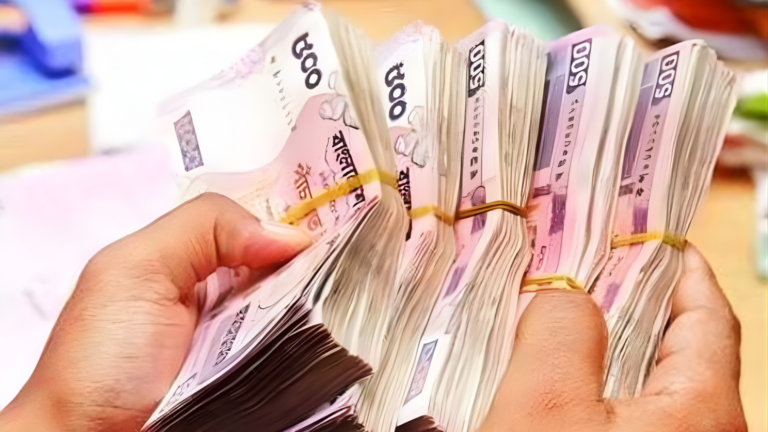 ব্যাংকের বাইরে নগদ কমছে, জমা ফেরত আসছে